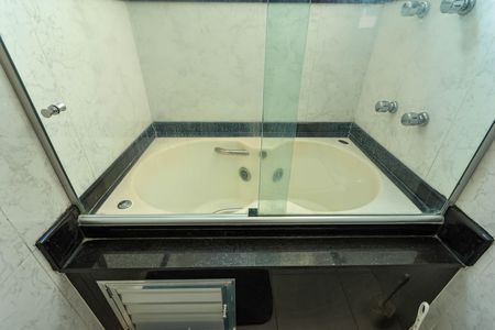 Apartamento à venda com 220m², 4 quartos e 3 vagasBanheiro da Suíte