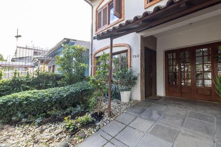 Casa à venda com 220m², 3 quartos e 2 vagasFachada