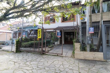 Casa à venda com 220m², 3 quartos e 2 vagasFachada