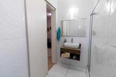 Casa à venda com 220m², 3 quartos e 2 vagasBanheiro