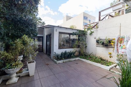 Casa à venda com 220m², 3 quartos e 2 vagasQuintal