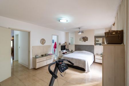 Casa à venda com 220m², 3 quartos e 2 vagasSuíte