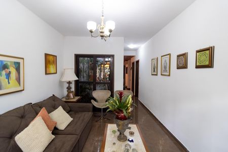Casa à venda com 220m², 3 quartos e 2 vagasSala