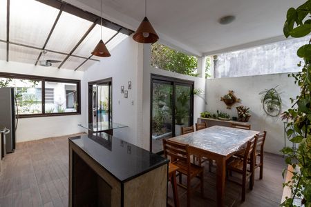 Casa à venda com 220m², 3 quartos e 2 vagasChurrasqueira