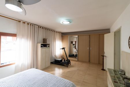 Casa à venda com 220m², 3 quartos e 2 vagasSuíte