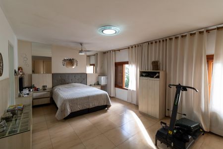 Casa à venda com 220m², 3 quartos e 2 vagasSuíte