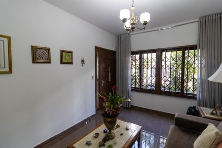 Casa à venda com 220m², 3 quartos e 2 vagasSala