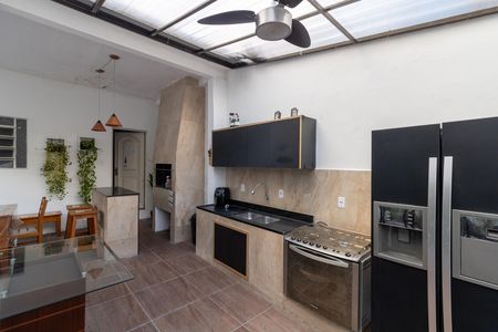 Casa à venda com 220m², 3 quartos e 2 vagasChurrasqueira