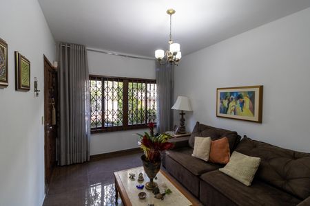 Casa à venda com 220m², 3 quartos e 2 vagasSala