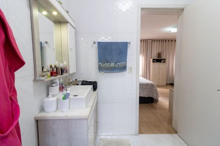 Casa à venda com 220m², 3 quartos e 2 vagasBanheiro da Suíte