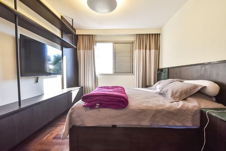 Apartamento à venda com 200m², 4 quartos e 3 vagas Apartamento à venda com 200m², 4 quartos e 3 vagasSuíte