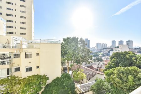 Apartamento à venda com 200m², 4 quartos e 3 vagas Apartamento à venda com 200m², 4 quartos e 3 vagasVista da suíte