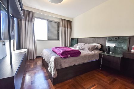 Apartamento à venda com 200m², 4 quartos e 3 vagas Apartamento à venda com 200m², 4 quartos e 3 vagasSuíte