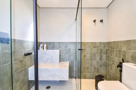 Apartamento à venda com 200m², 4 quartos e 3 vagas Apartamento à venda com 200m², 4 quartos e 3 vagasBanheiro da suíte