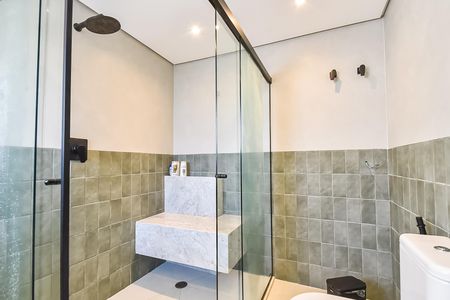 Apartamento à venda com 200m², 4 quartos e 3 vagas Apartamento à venda com 200m², 4 quartos e 3 vagasBanheiro da suíte