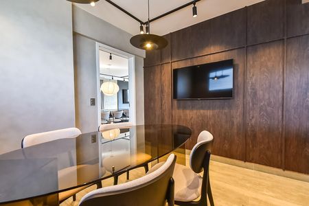 Apartamento à venda com 200m², 4 quartos e 3 vagas Apartamento à venda com 200m², 4 quartos e 3 vagasSala de almoço
