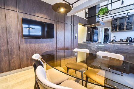 Apartamento à venda com 200m², 4 quartos e 3 vagas Apartamento à venda com 200m², 4 quartos e 3 vagasSala de almoço