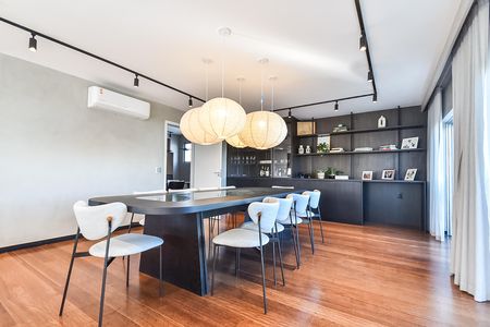 Apartamento à venda com 200m², 4 quartos e 3 vagas Apartamento à venda com 200m², 4 quartos e 3 vagasSala