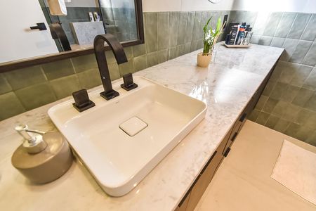 Apartamento à venda com 200m², 4 quartos e 3 vagas Apartamento à venda com 200m², 4 quartos e 3 vagasBanheiro da suíte