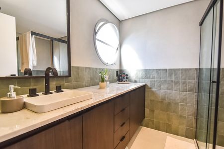 Apartamento à venda com 200m², 4 quartos e 3 vagas Apartamento à venda com 200m², 4 quartos e 3 vagasBanheiro da suíte