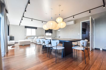 Apartamento à venda com 200m², 4 quartos e 3 vagas Apartamento à venda com 200m², 4 quartos e 3 vagasSala