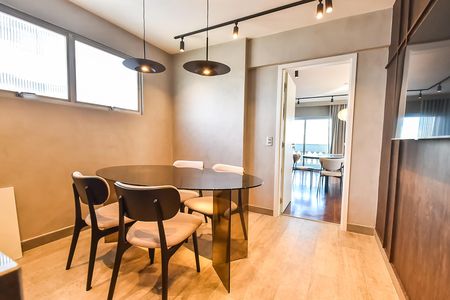 Apartamento à venda com 200m², 4 quartos e 3 vagas Apartamento à venda com 200m², 4 quartos e 3 vagasSala de almoço
