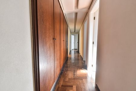 Apartamento à venda com 200m², 4 quartos e 3 vagas Apartamento à venda com 200m², 4 quartos e 3 vagasCorredor