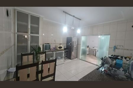 Casa à venda com 192m², 3 quartos e 3 vagasFoto 02