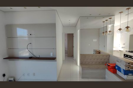 Sala de apartamento para alugar com 2 quartos, 46m² em Jardim Rodrigues Alves, Ferraz de Vasconcelos