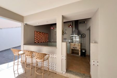 Casa à venda com 210m², 3 quartos e 5 vagas