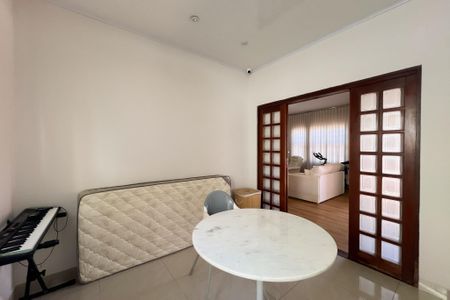 Casa à venda com 210m², 3 quartos e 5 vagas