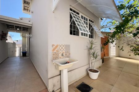 Casa à venda com 210m², 3 quartos e 5 vagas
