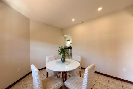Casa à venda com 210m², 3 quartos e 5 vagas