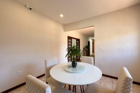 Casa à venda com 210m², 3 quartos e 5 vagas
