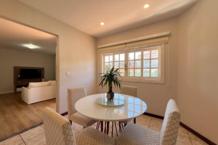 Casa à venda com 210m², 3 quartos e 5 vagas