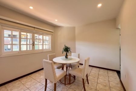 Casa à venda com 210m², 3 quartos e 5 vagas