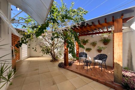 Casa à venda com 210m², 3 quartos e 5 vagas