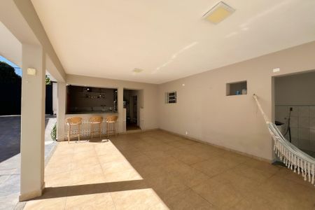 Casa à venda com 210m², 3 quartos e 5 vagas