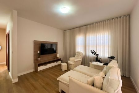 Casa à venda com 210m², 3 quartos e 5 vagas