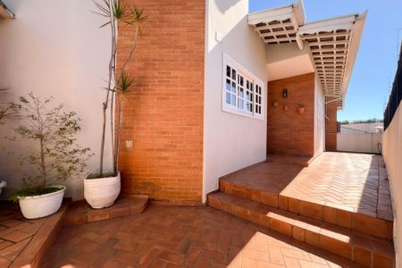 Casa à venda com 210m², 3 quartos e 5 vagas
