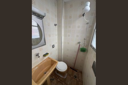 Banheiro de apartamento para alugar com 1 quarto, 30m² em Centro, São Vicente