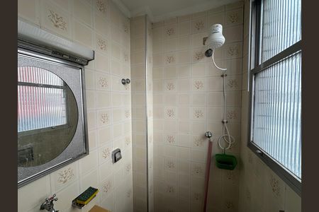 Banheiro de apartamento para alugar com 1 quarto, 30m² em Centro, São Vicente