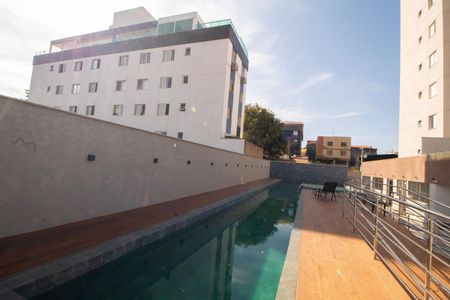 Apartamento à venda com 71m², 3 quartos e 2 vagas Apartamento à venda com 71m², 3 quartos e 2 vagasÁrea comum - Piscina