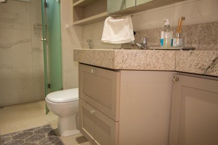 Apartamento à venda com 71m², 3 quartos e 2 vagas Apartamento à venda com 71m², 3 quartos e 2 vagasBanheiro Social