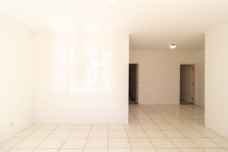 Apartamento para alugar com 96m², 3 quartos e 1 vaga Apartamento para alugar com 96m², 3 quartos e 1 vagaSalas