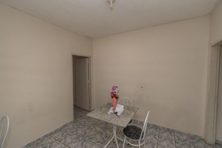 Casa à venda com 160m², 3 quartos e 3 vagasSala Casa dos Fundos 