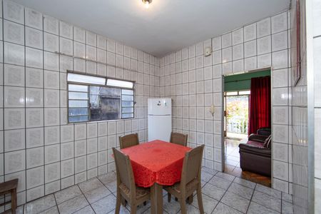 Casa à venda com 392m², 4 quartos e 4 vagasSALA