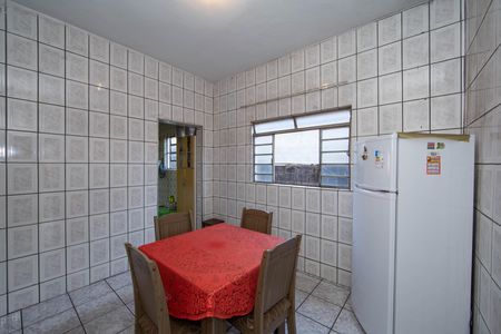 Casa à venda com 392m², 4 quartos e 4 vagasSALA