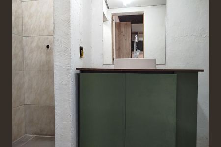 Banheiro de kitnet/studio para alugar com 1 quarto, 22m² em Vila Carrão, São Paulo
