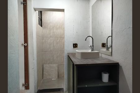 Banheiro de kitnet/studio para alugar com 1 quarto, 22m² em Vila Carrão, São Paulo